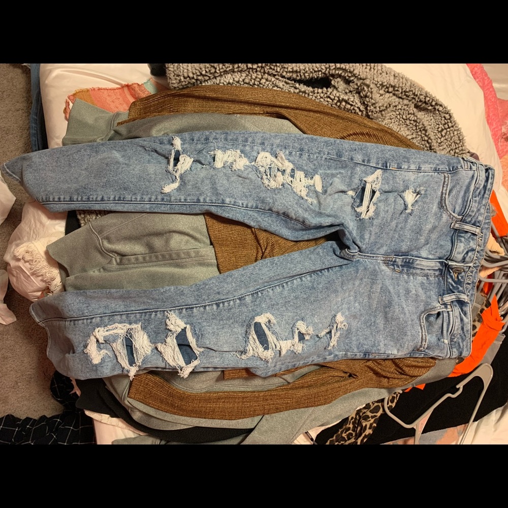 RIPPED AMERICAN EAGLE JEANS. ACID WASH.